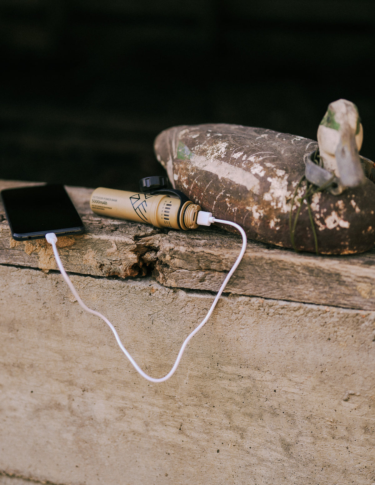 Nestout 5000 mAh Powerbank - waterproof, compact slim design.